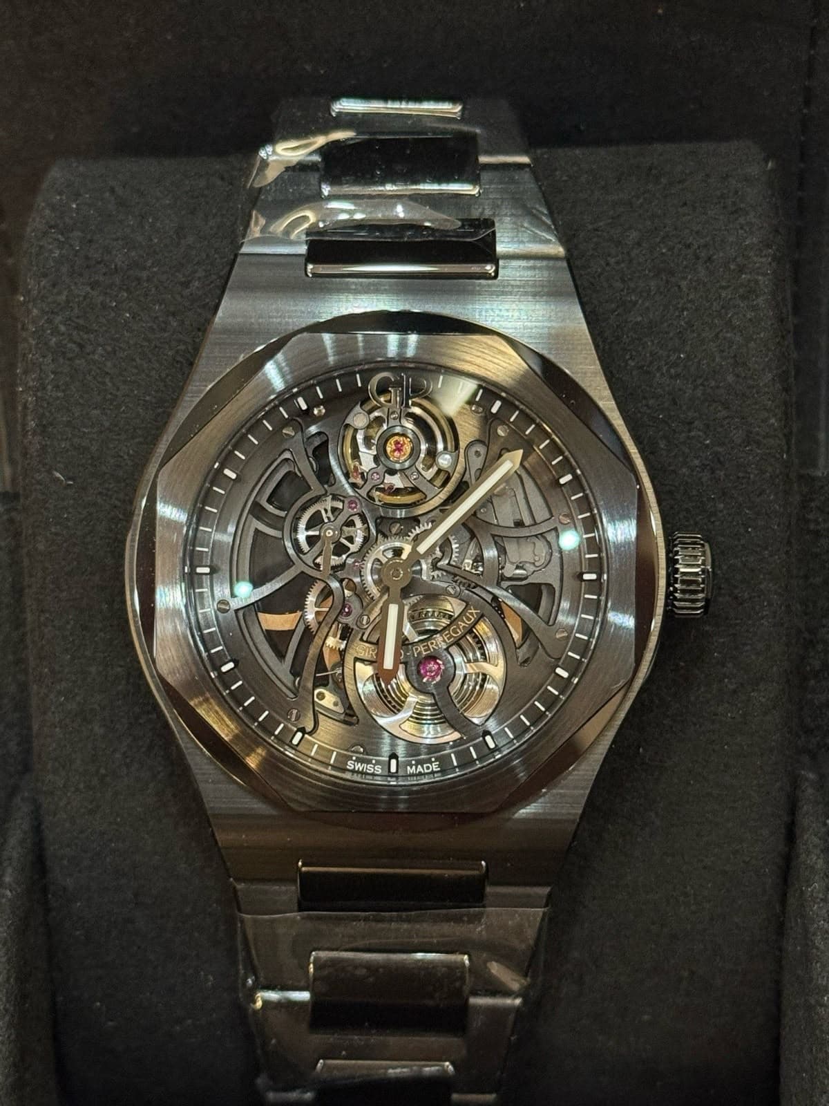 Girard-Perregaux Laureato