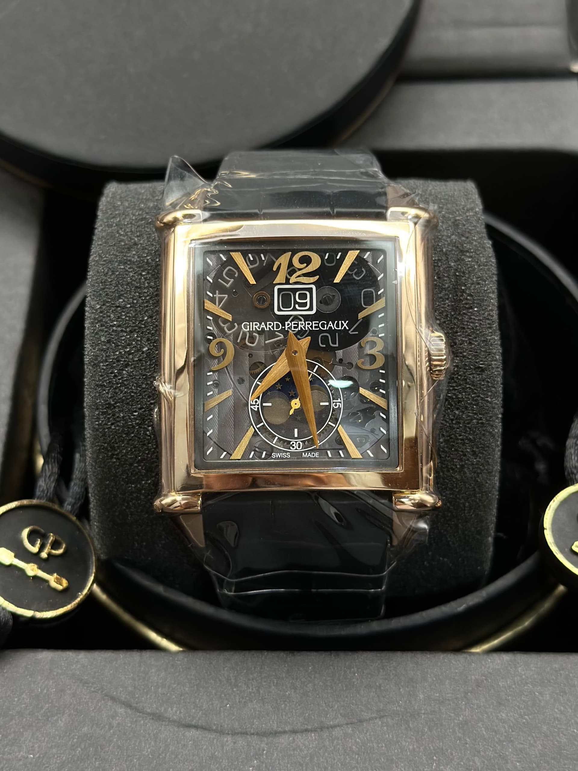 Girard-Perregaux Laureato