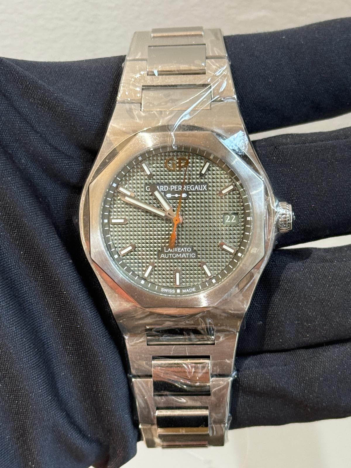 Girard-Perregaux Laureato