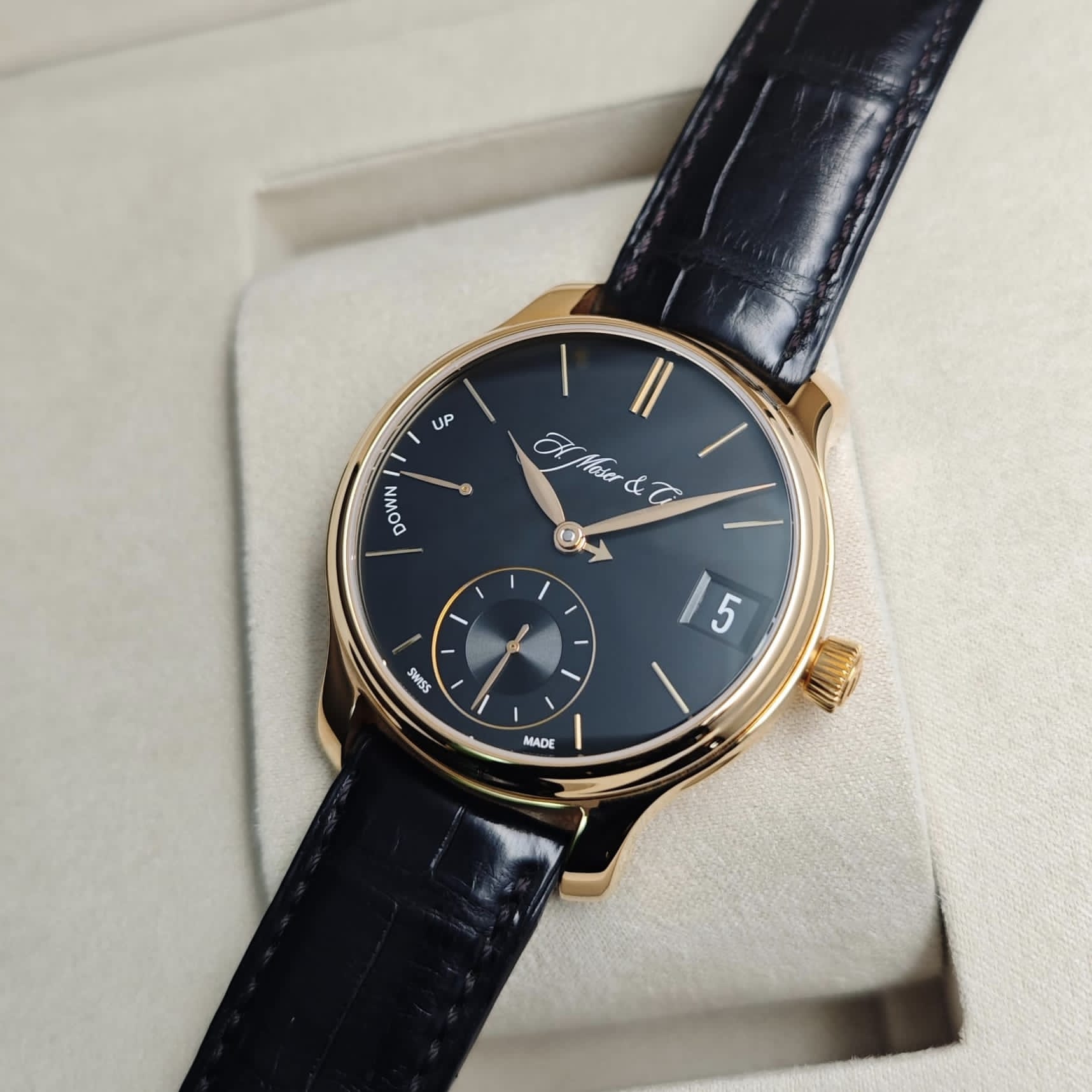 H. Moser & Cie. Endeavour Perpetual Calendar