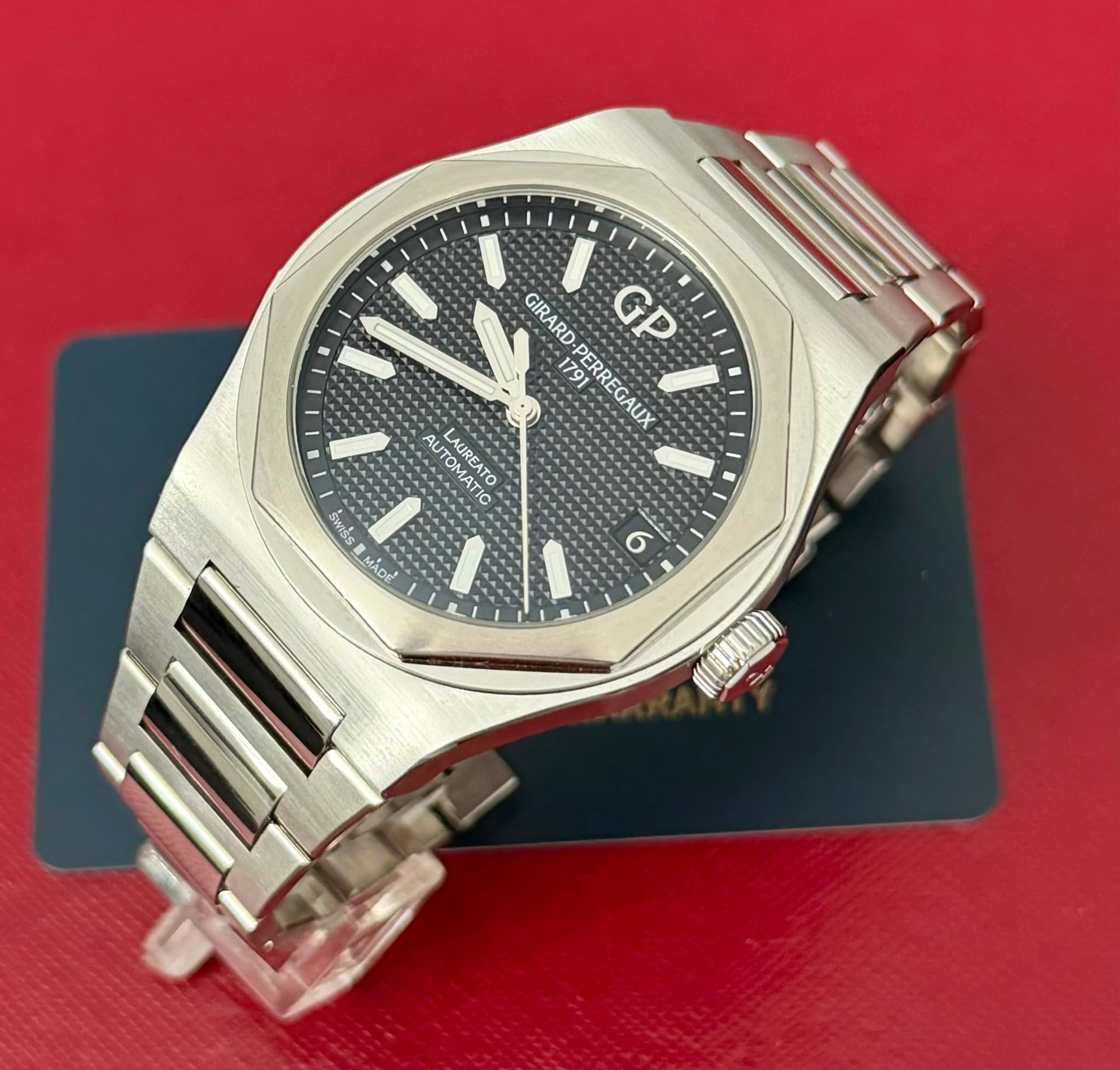 Girard Perregaux Laureato 42