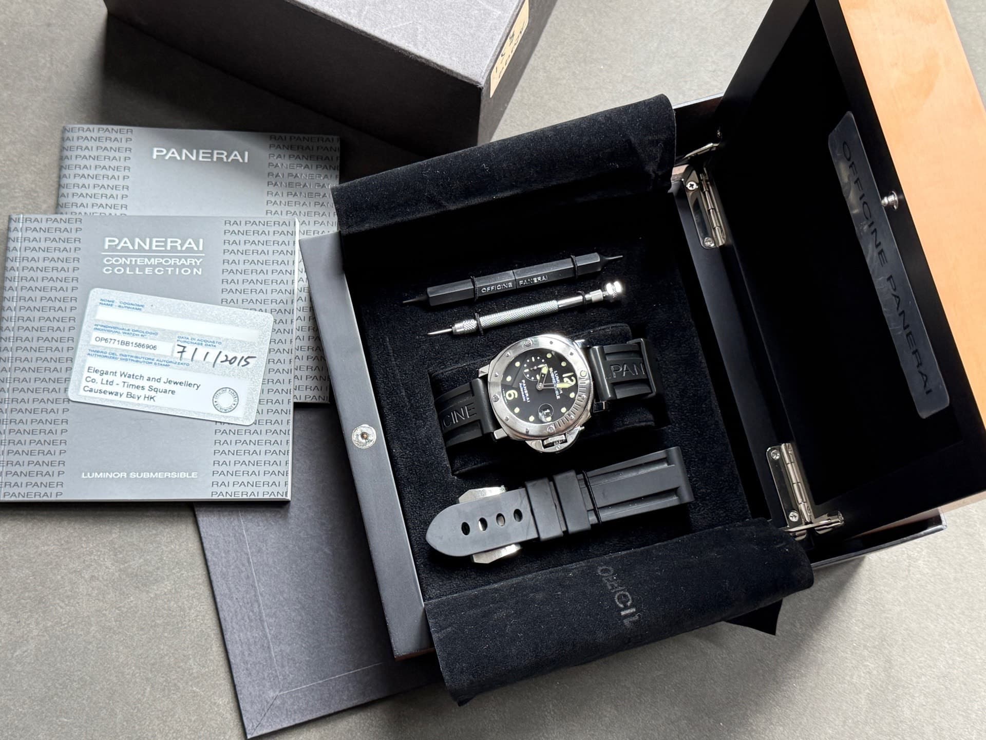 Panerai Luminor Submersible