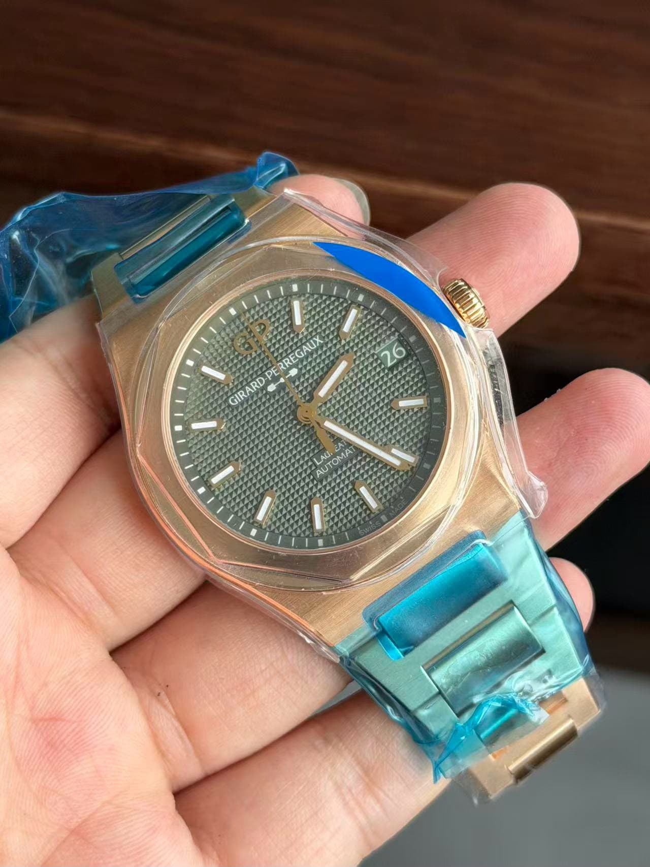 Girard-Perregaux Laureato