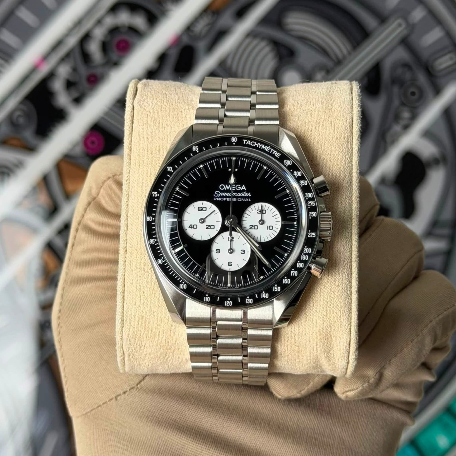 Omega Speedmaster Moonwatch