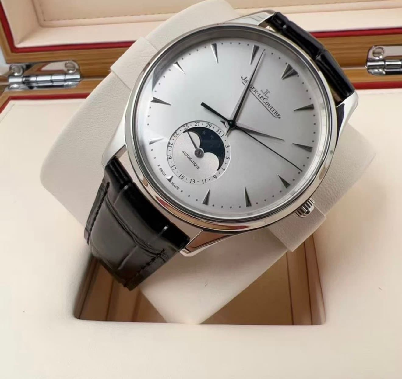 Jaeger-LeCoultre Master Ultra Thin Moon